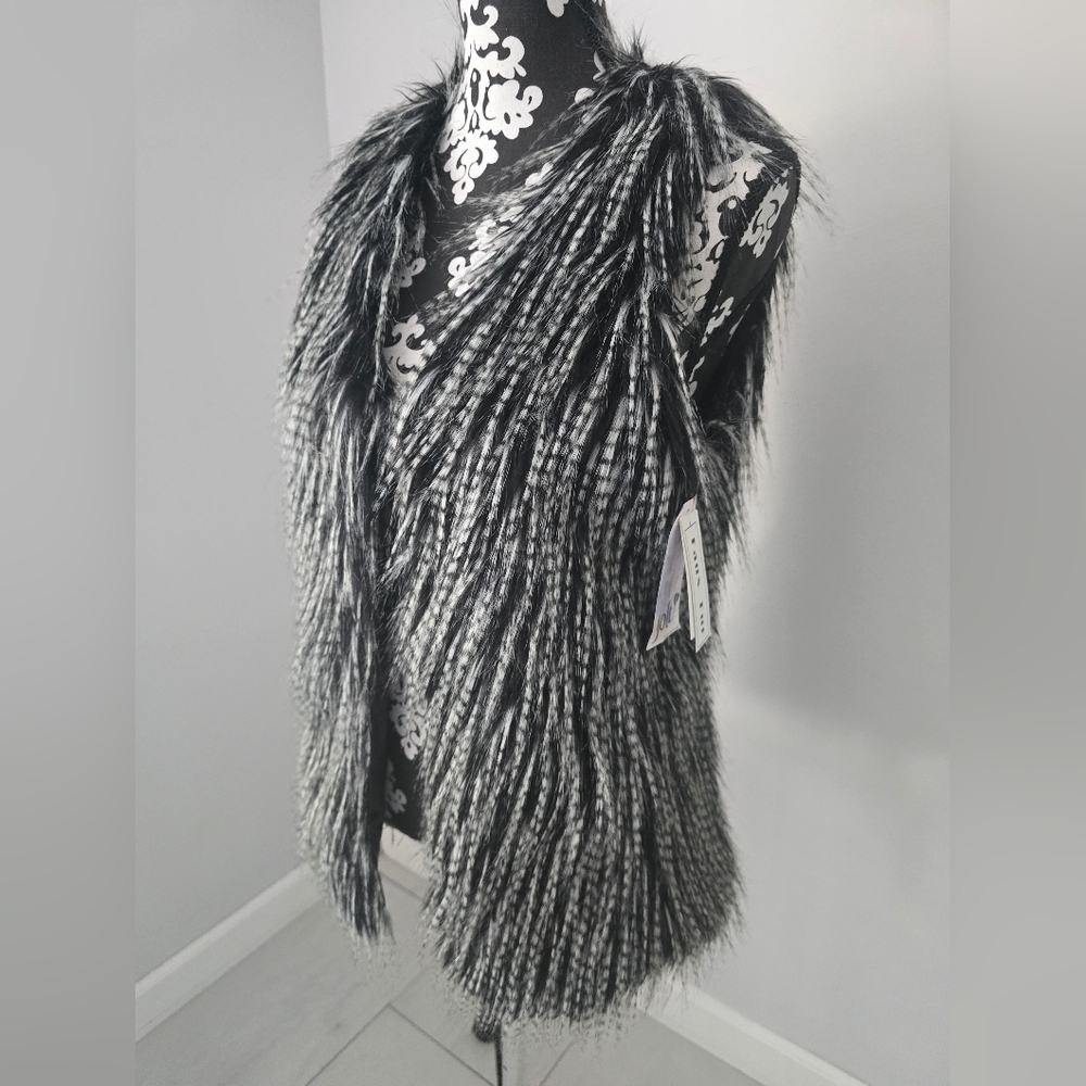 Women's Black and White Faux Fur Vest Size M - Picture 2 of 7